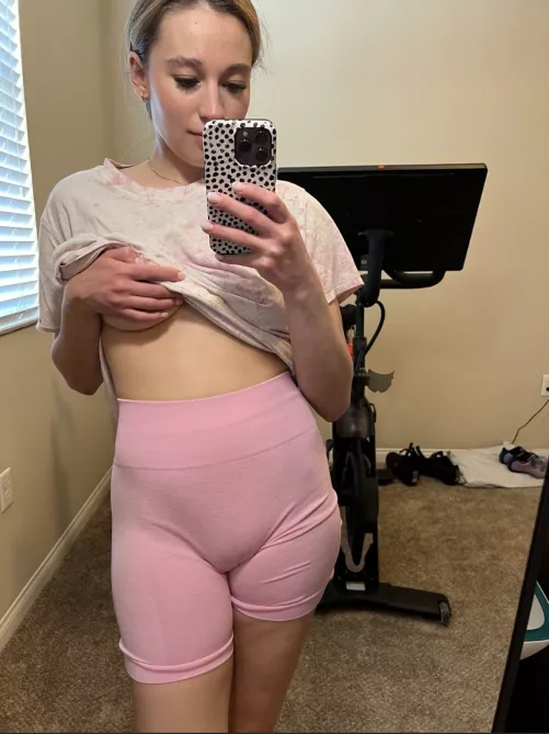 working out on my stomach (f) by Itsmetate