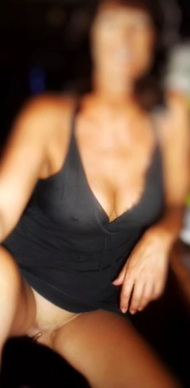 Would you buy this GILF a drink if she sat next to you? posted by justlookingtogetsome