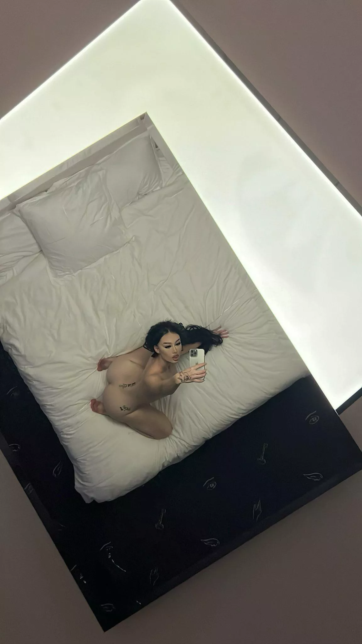 any of the guys awake? posted by babyjadexi