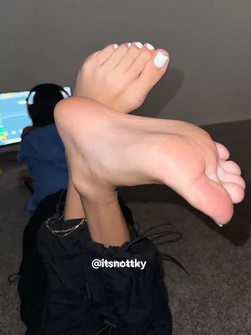 Arch of a goddess..  by itsnottky