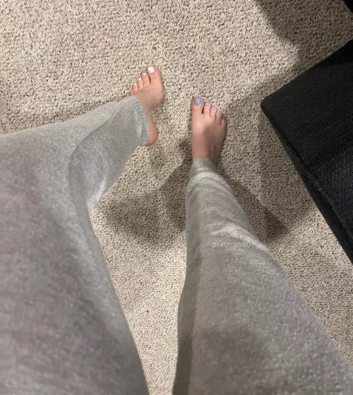 Arches & toes oh my! by alixcross90