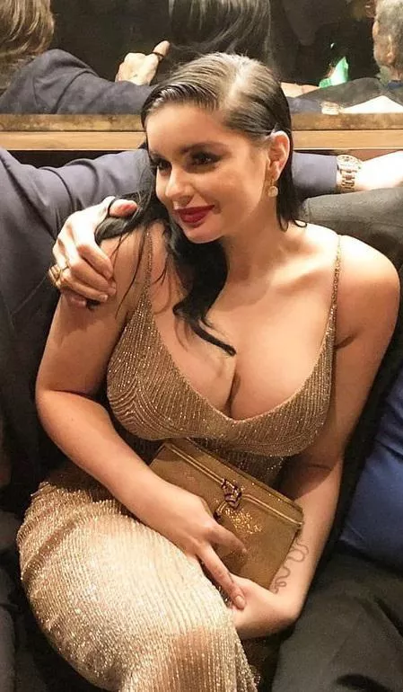 Ariel Winter posted by AdSpecialist6598