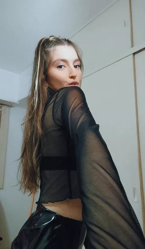 Do you like my new outfit? by Juniperlov