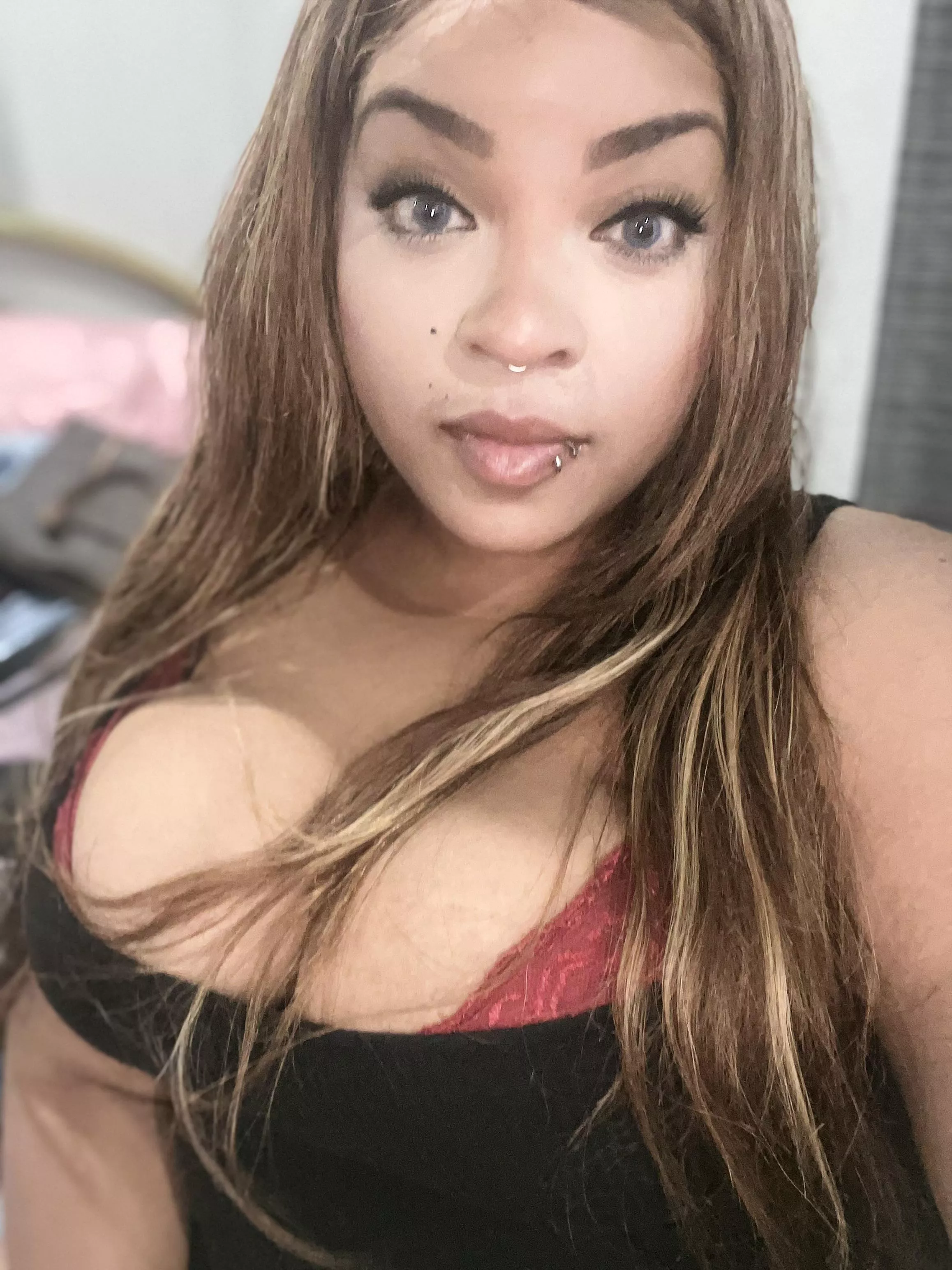 Glowing and feeling radiant  posted by goddess-empryss