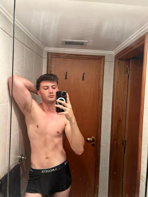 Hard to flex when nothing's to flex by itscameron_