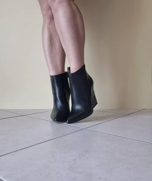 I bought a new pair of boots today by MissCinderella34
