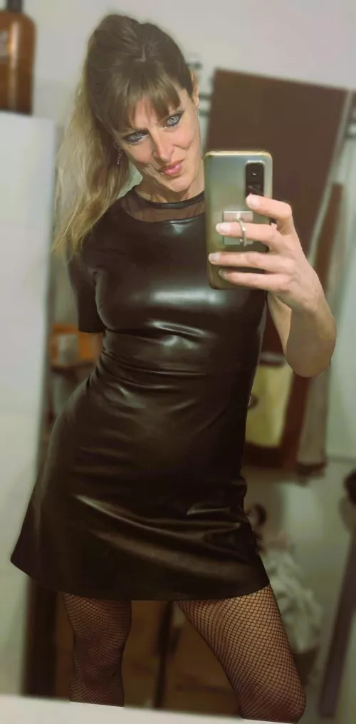 I need someone to get me to the restaurant dressed this way :) by GoldNo9589