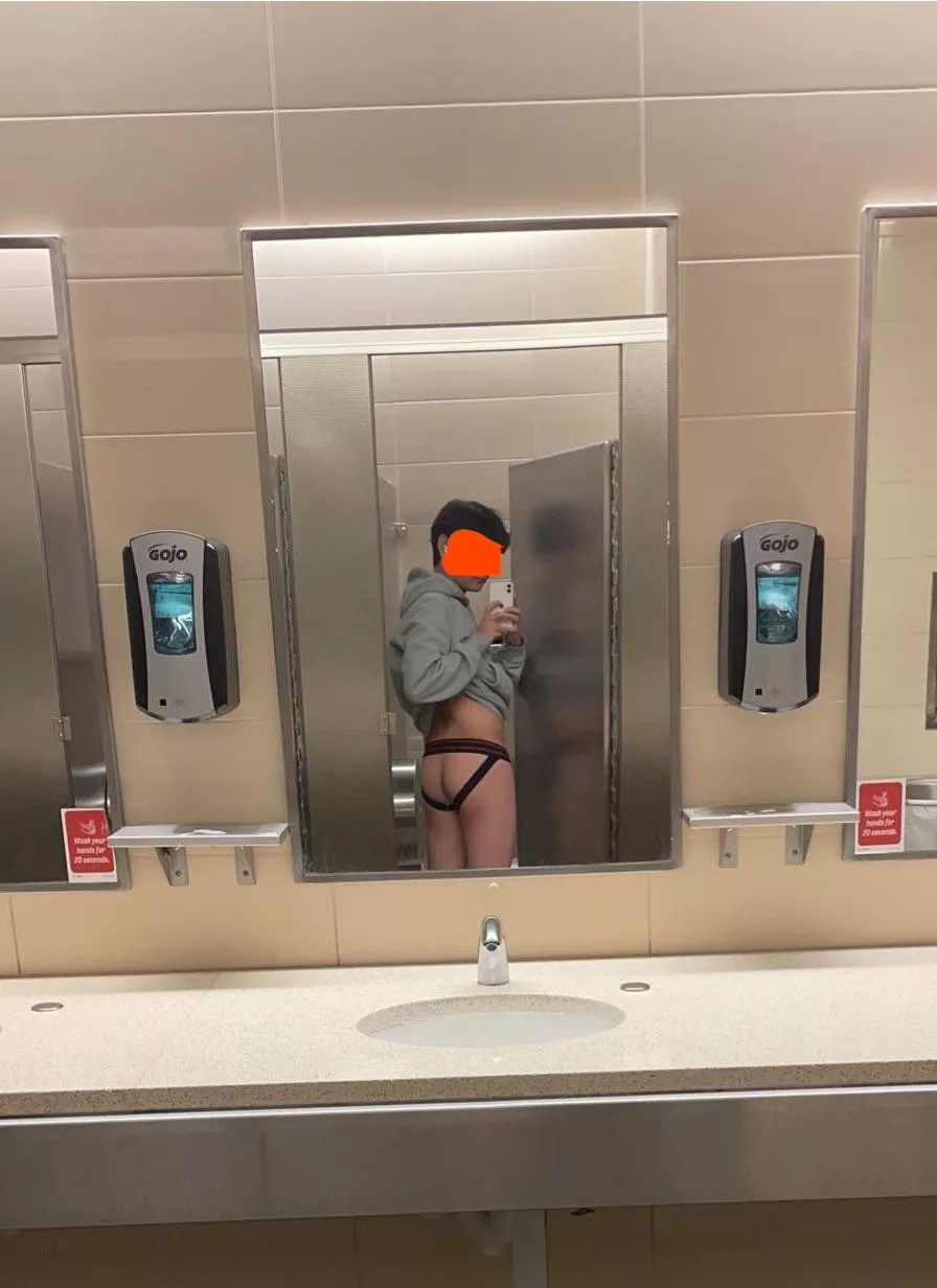 new here ... who wants to be friends? posted by ty2701