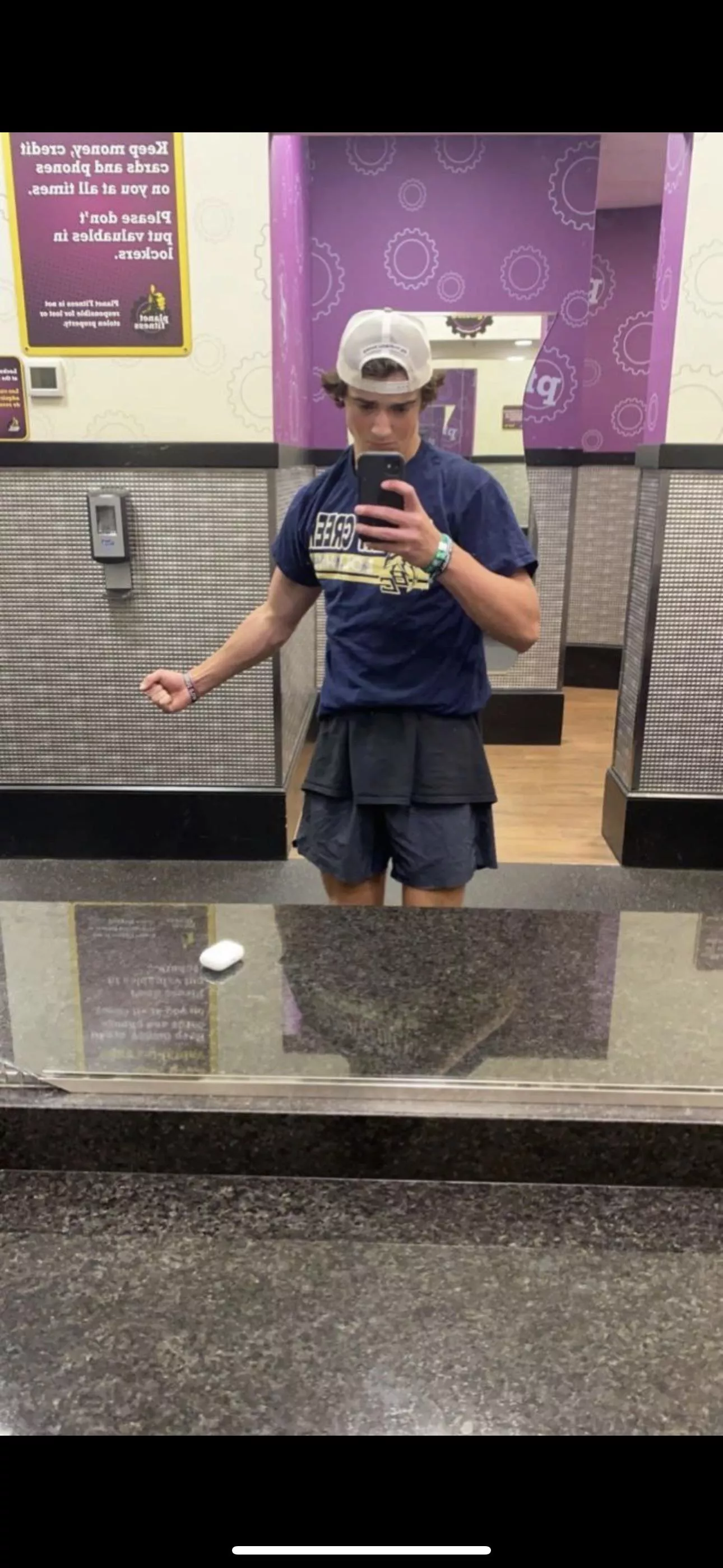 straight dude, lwk curious looking to compare w/ other fit  young guys lol [21] posted by Low-Track-4351