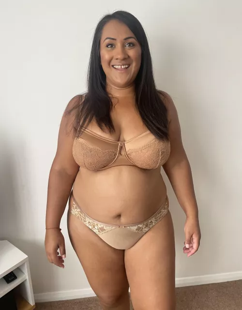 What do you think of my thick wife? She needs lots of cocks… by alexwindsorsmyth69