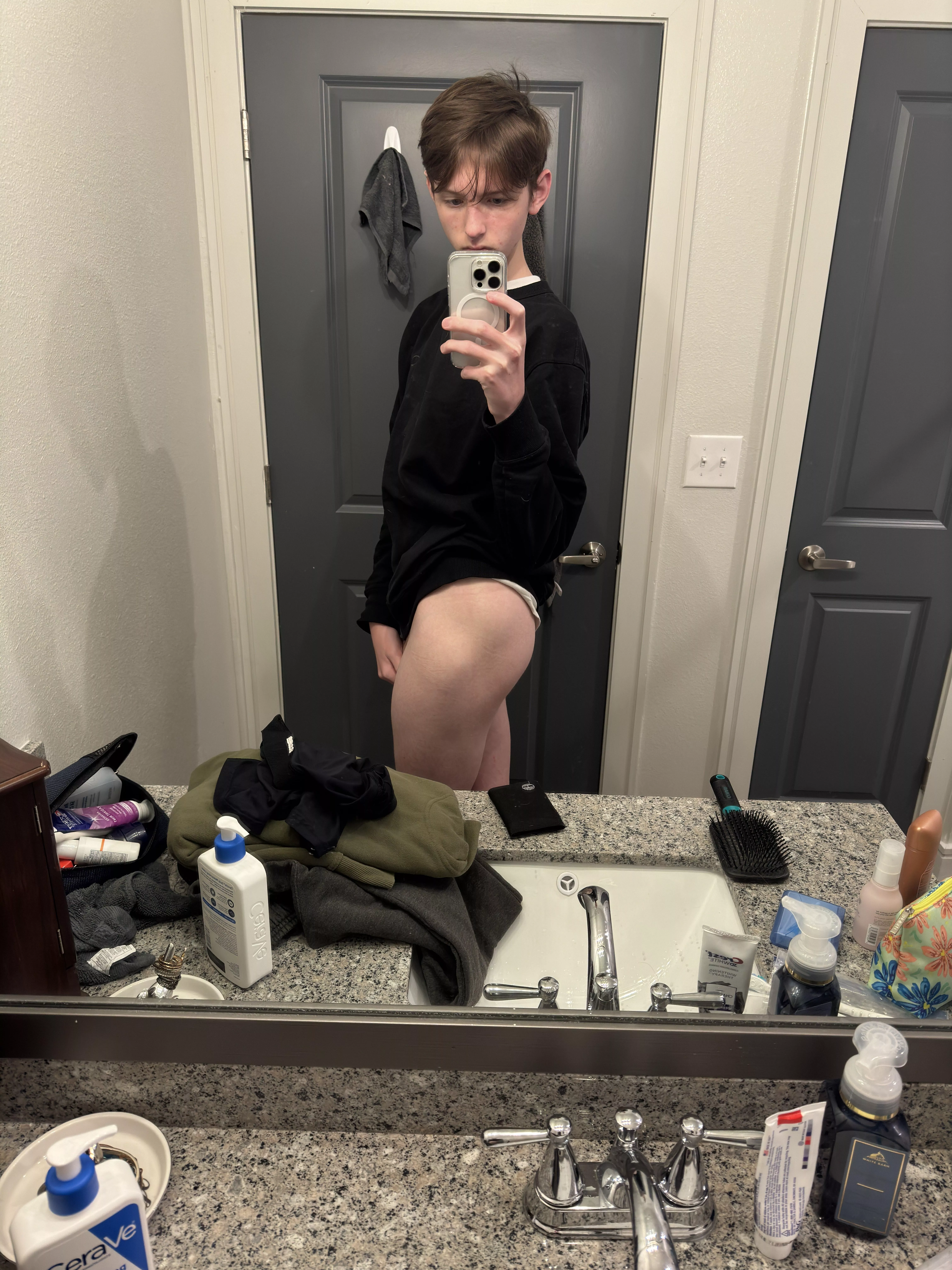 18 year old boy looking to ride a muscle chub daddy's joystick in some valorant! posted by cossycub