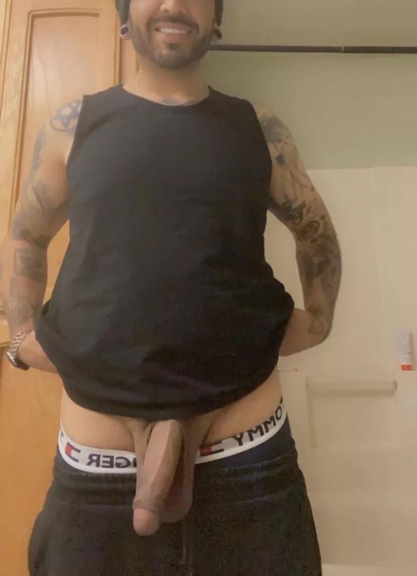 Bigger then you or your boyfriends .. yes or no ?  posted by Gauges805