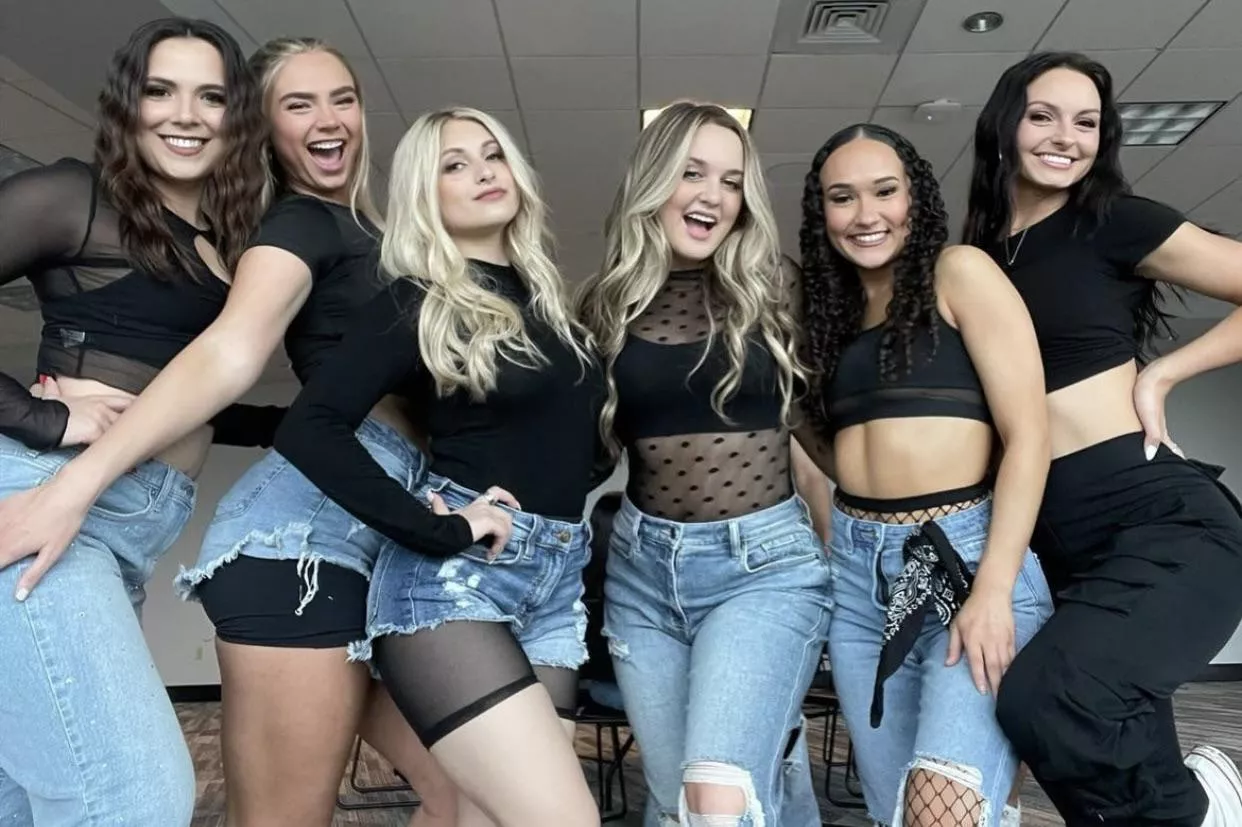 Blondes and brunettes  posted by Jaded-Ad5197