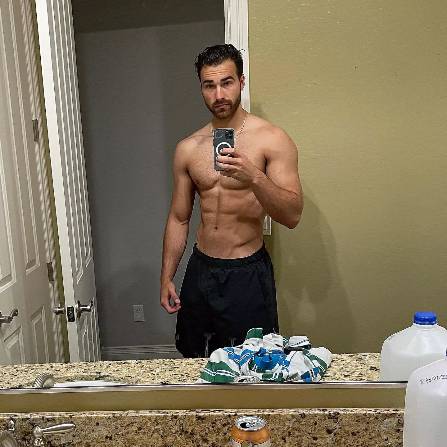 DM me - I'm bored 😏 posted by nick_young_96