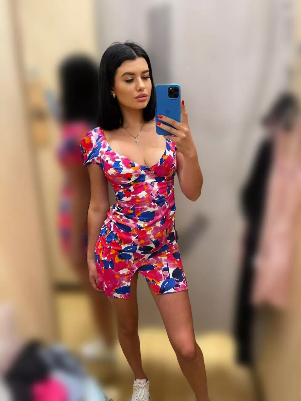 Do I look stylish in this dress? posted by Interesting_Oil6502