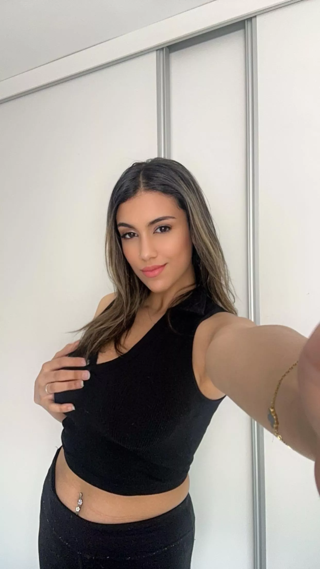 Do you choose my shaved armpit or what's in my right hand hehe posted by Spooky-Yellowjacket