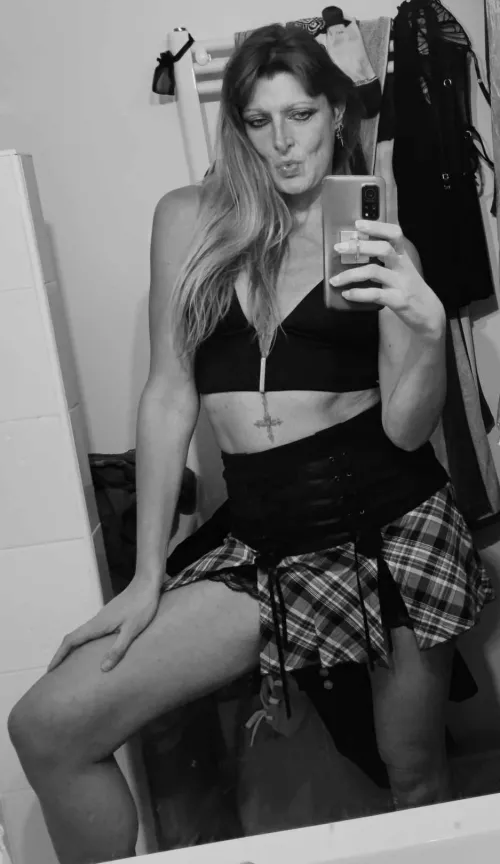 Do you validate my outfit ? by GoldNo9589