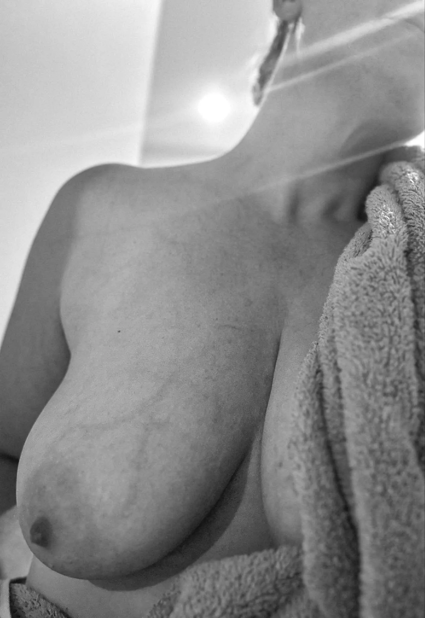 (f)49. Towel me off posted by newtwothis69