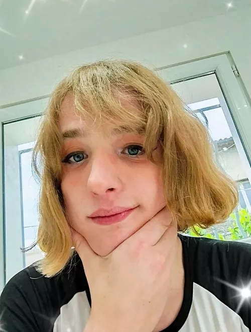 Had a haircut :3 Hairdresser said i had pretty hair ☺️ by Humide_Chan