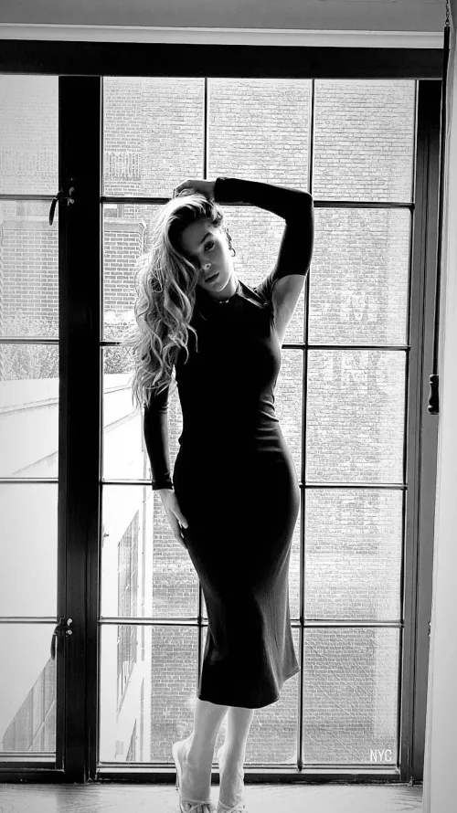 Hailee Steinfeld  by FewEmergency7354