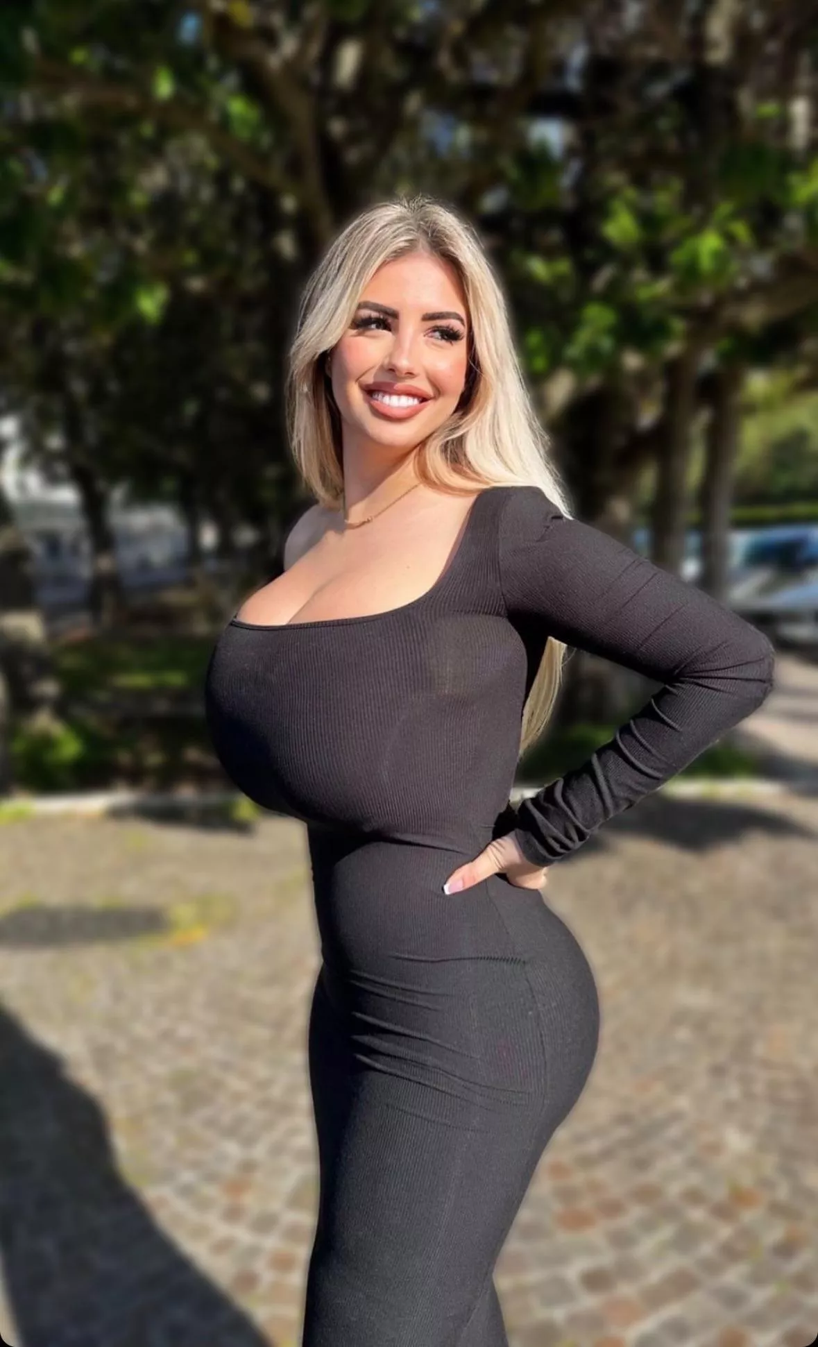 Her Bustiness posted by mag0894