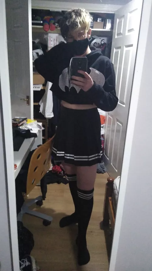 Hey I'm new to this so please be nice, this is the first skirt I've bought :) by Practical_Hippo4000