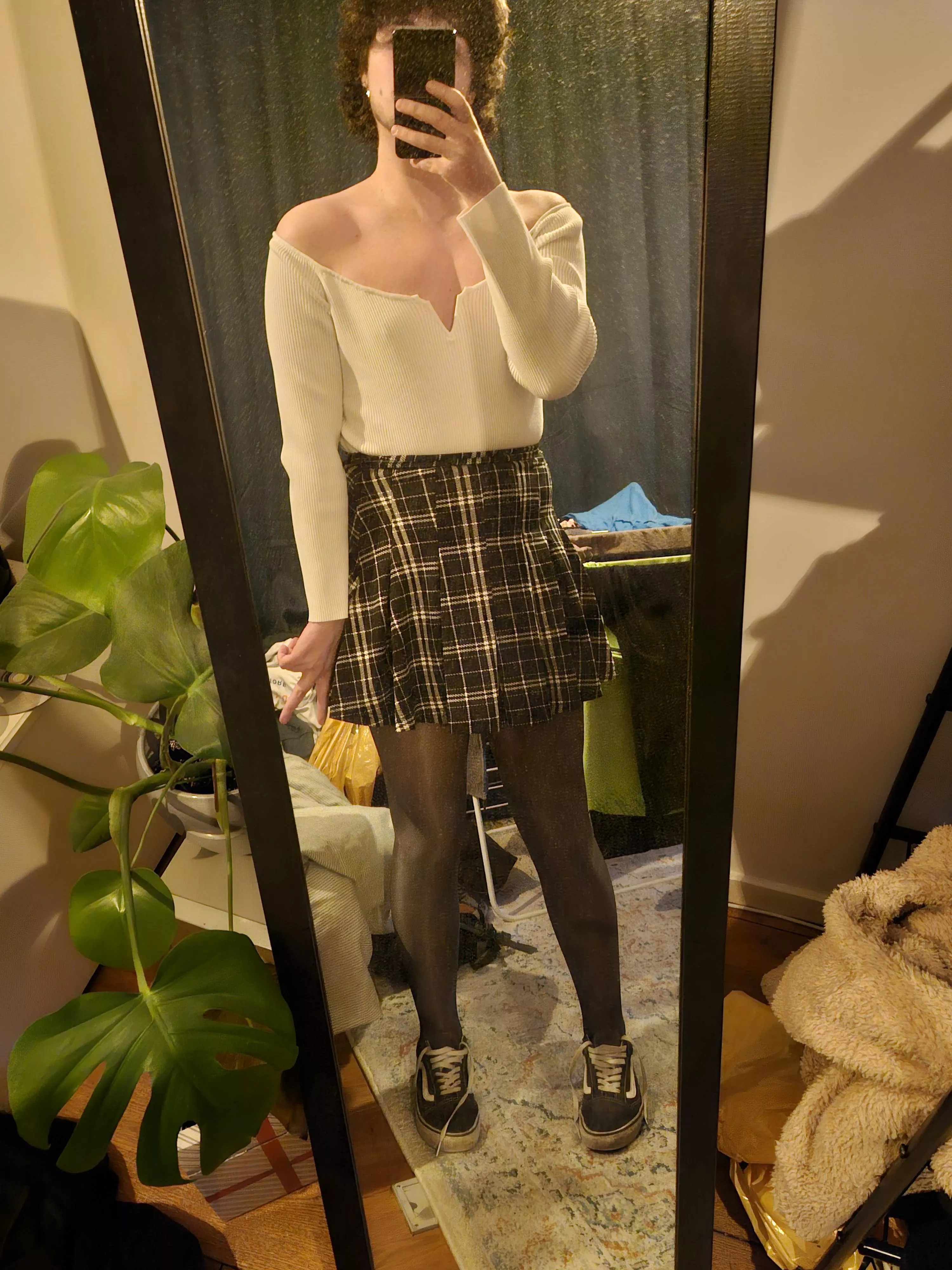 Ignore the messy room x3 posted by NynkeTrap