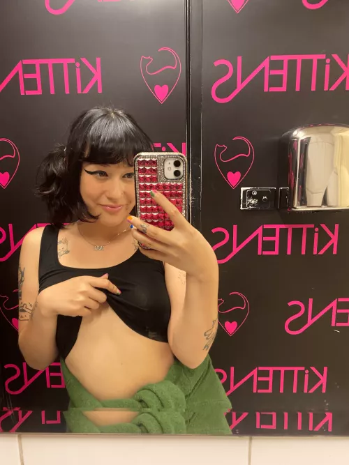 Is there an older guy who likes to see it? by _ineedyou23