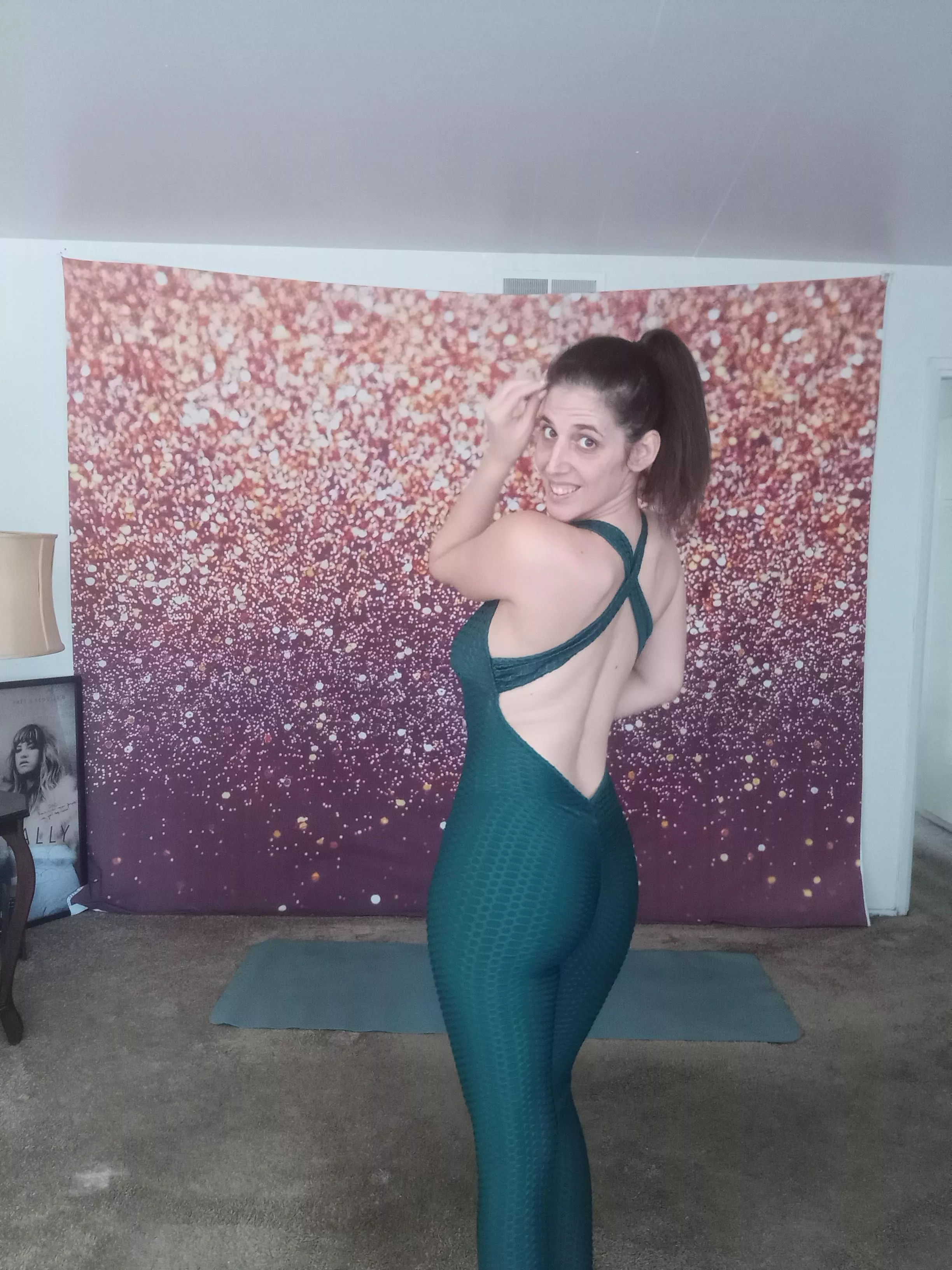 Love a stretch [F] posted by TheMissMercedes