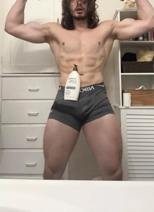 My legs always have been my strongest muscles… can’t ya tell? 🤔😜😈 by Intelligent_Back2243