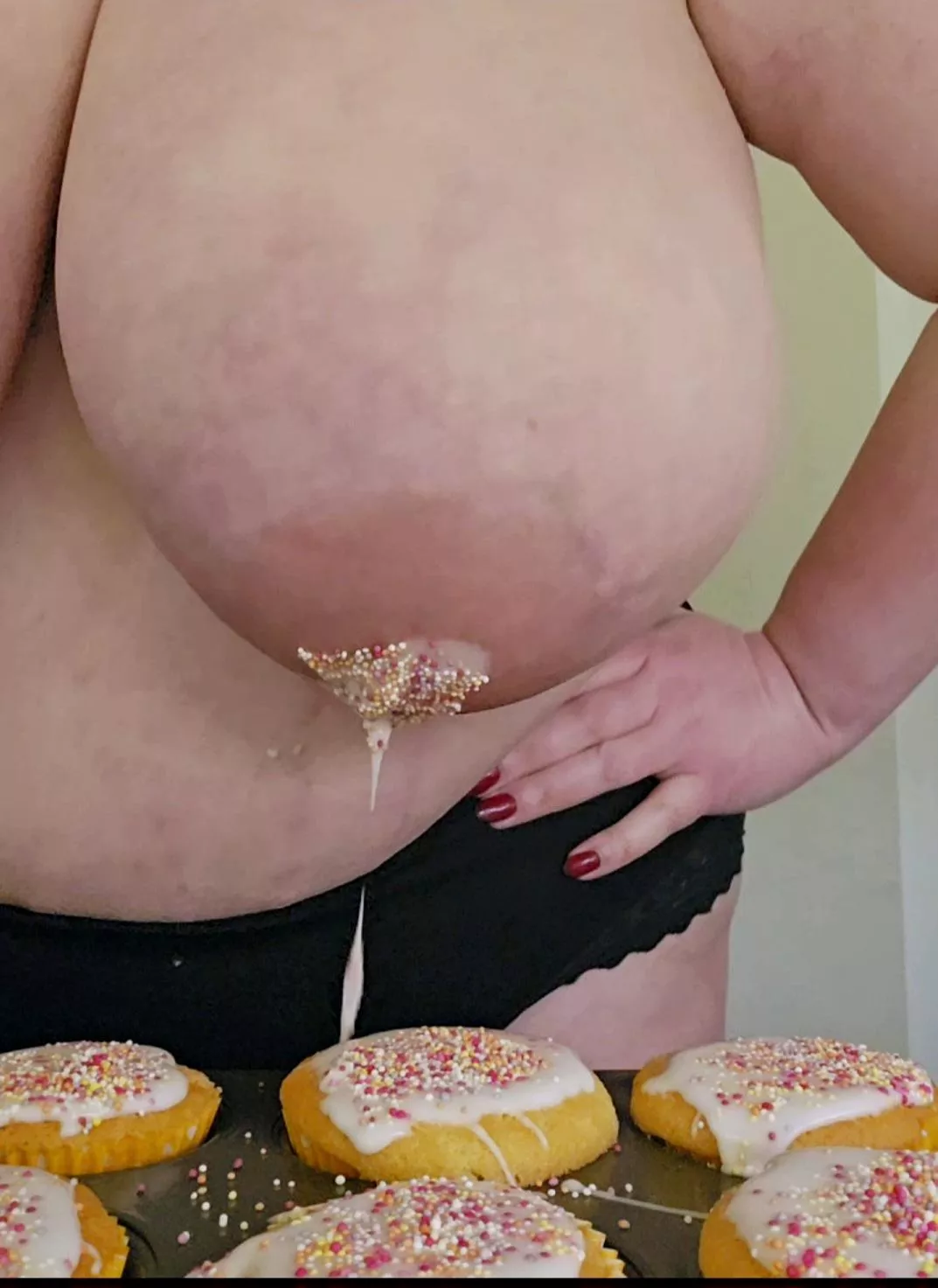 Pick a treat - cake or tit posted by saslassie