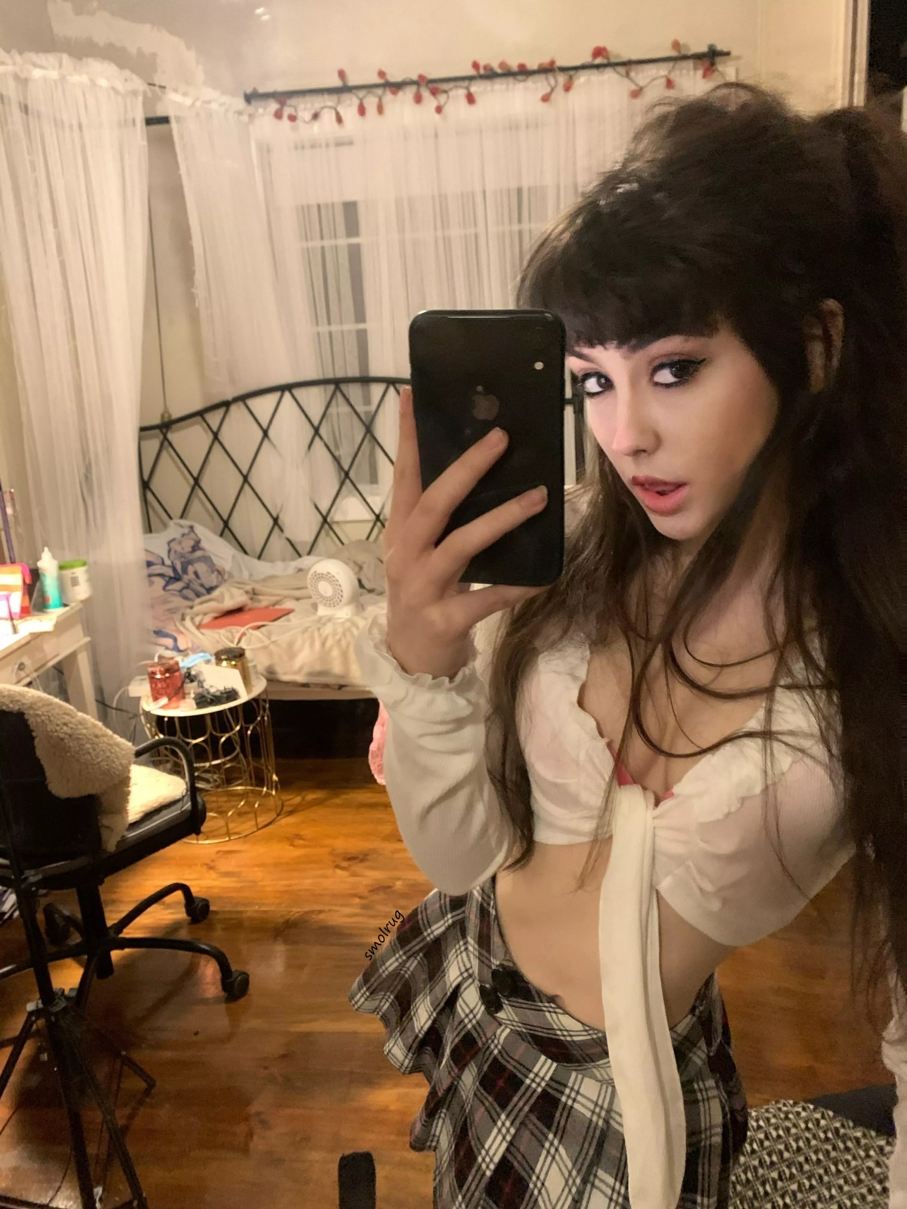 single btw.. hi 🤍 18f posted by smolrug