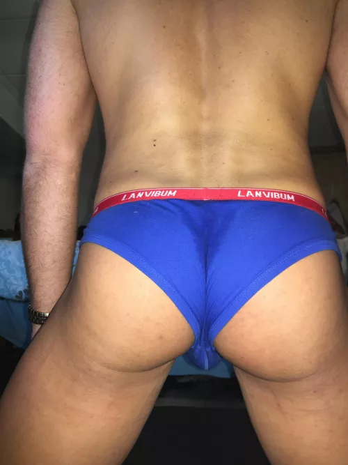 Swass from my leg workout 😆 by Maximus6889