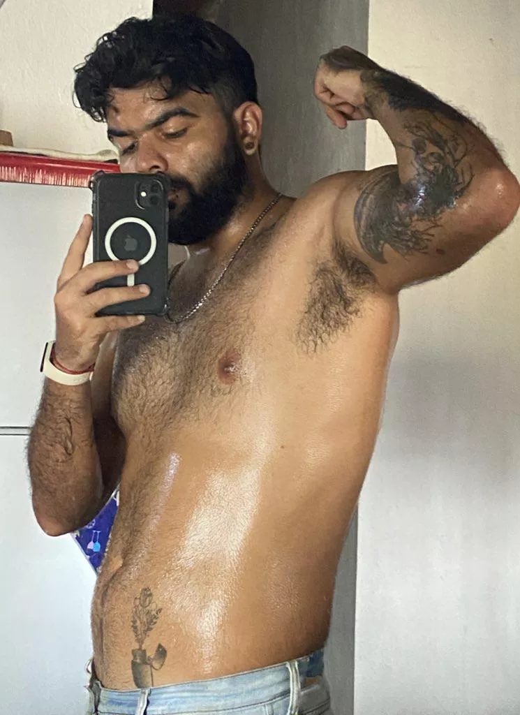 Sweaty  posted by Flirtymank