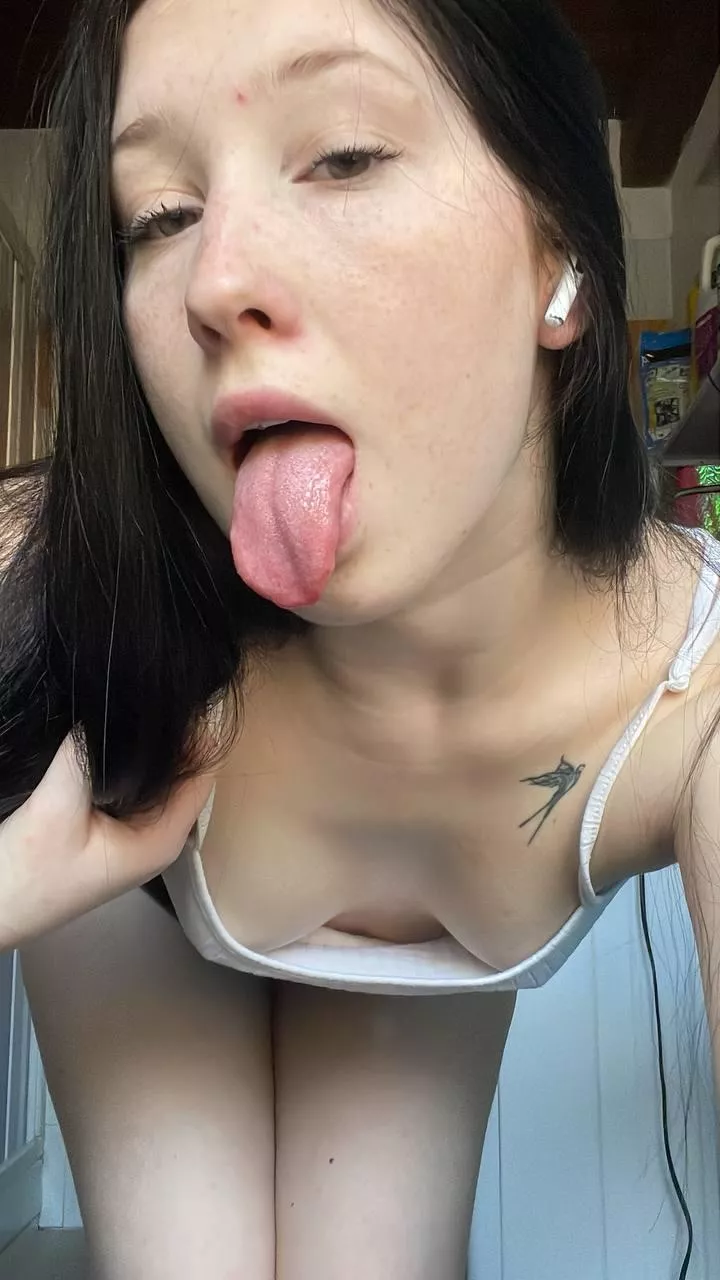 Walk into your Hotel room? This is what you see... What happens next… posted by JacksondUJ00a0