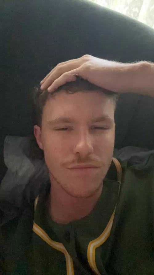 19 Australian hung top look for some fun people and that like to chat and have fun!! @bigmeatprod by verymassive777