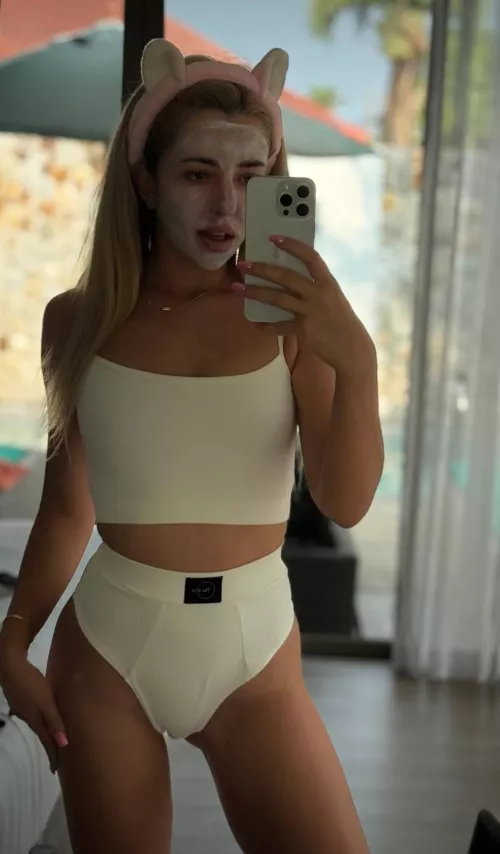 Absolutely natural selfie without photoshop or makeup by RoyalSexyLioness