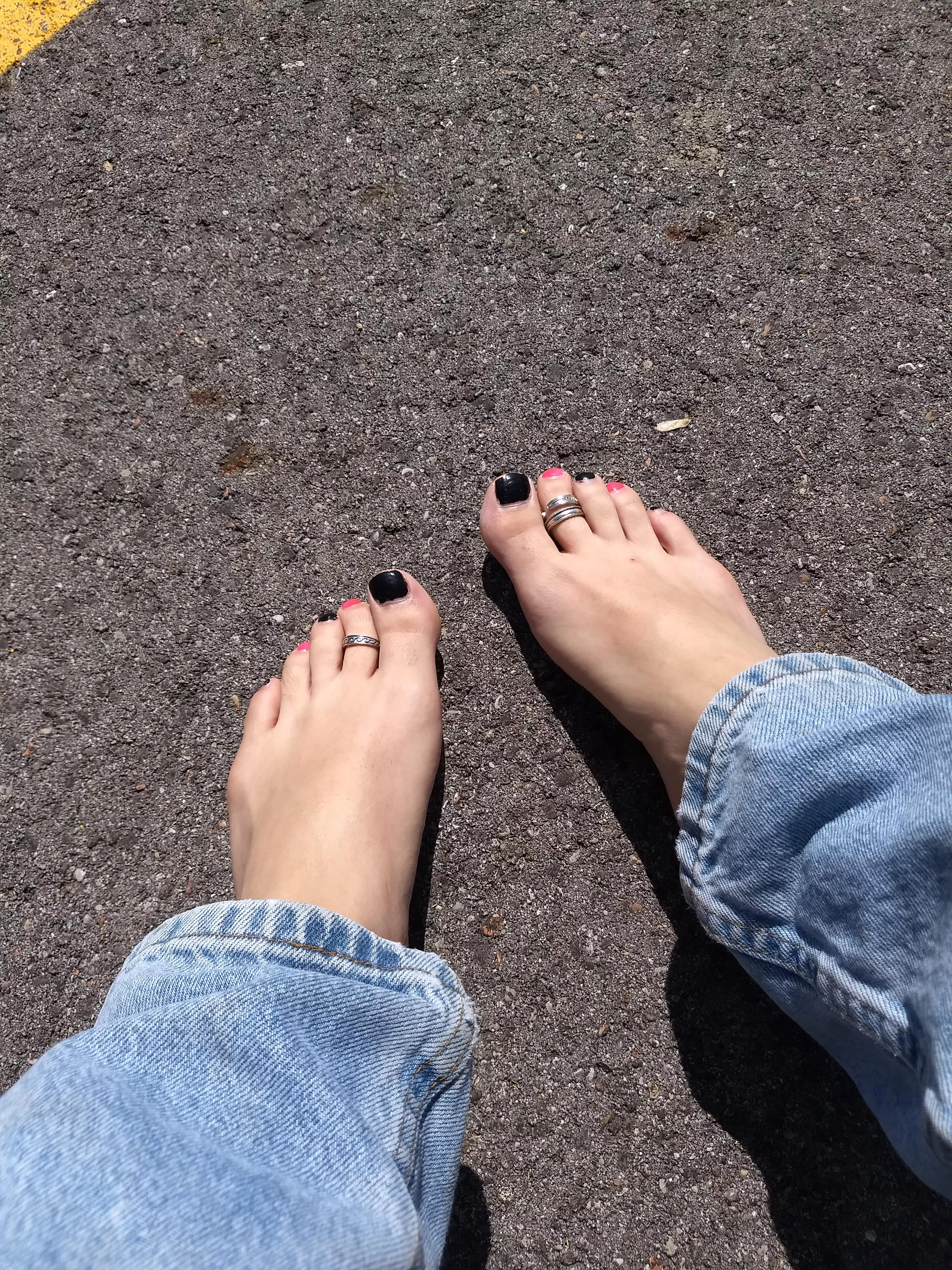 Barefoot in jeans okay? posted by MissMolly_