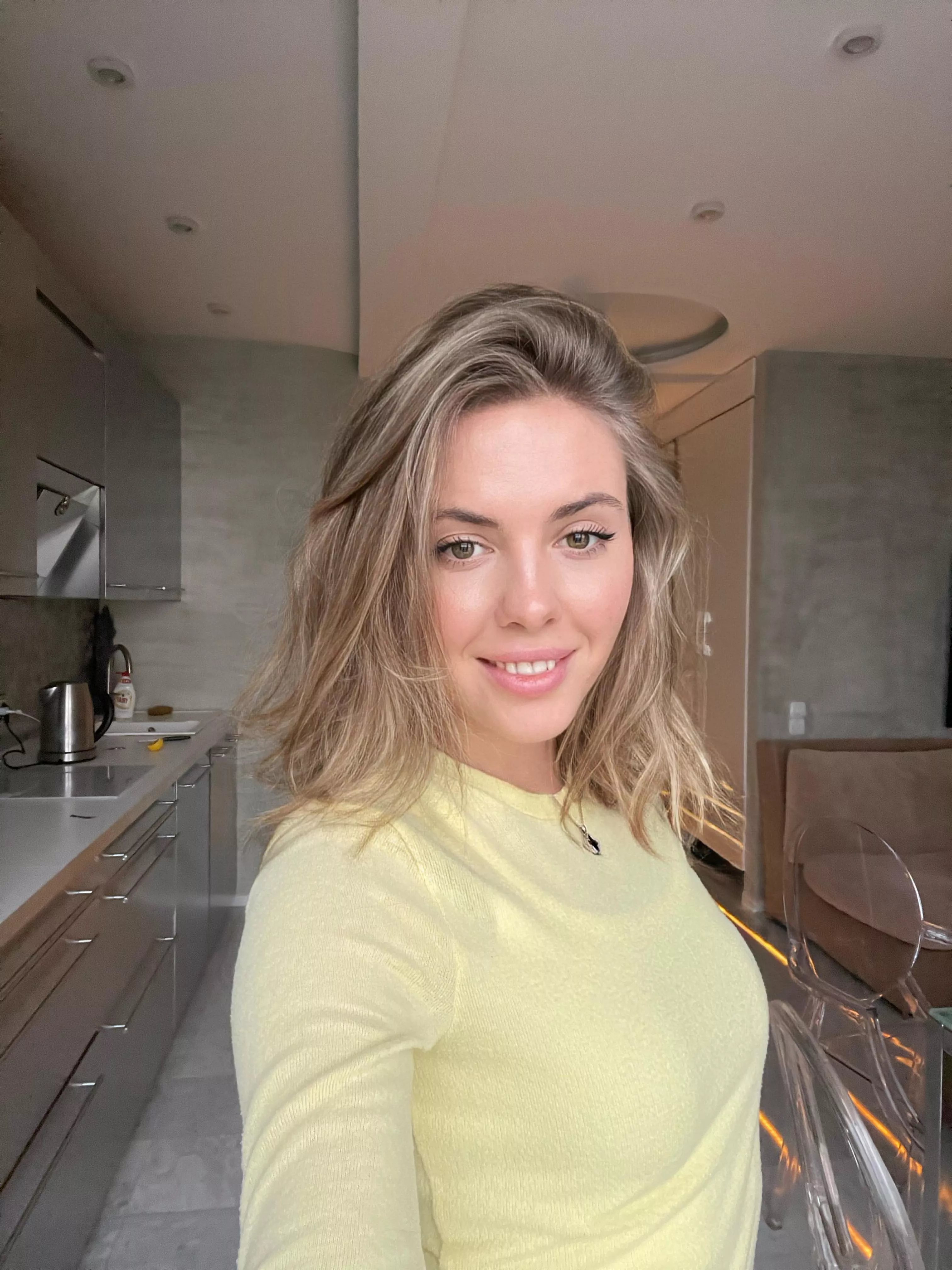 Behind this angelic smile there's a naughty side inside lol posted by vaudismabsolute94