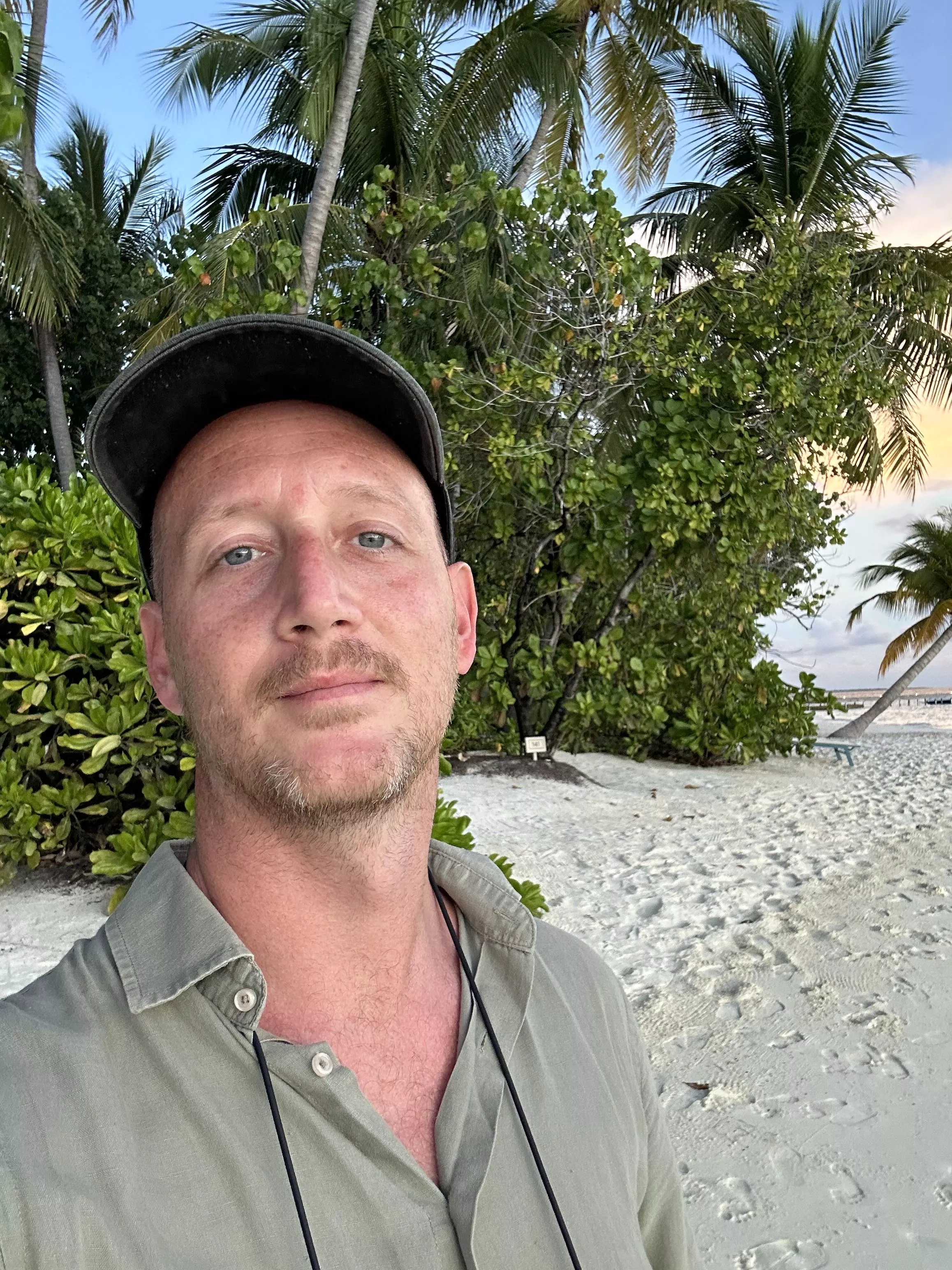 Hi there! 🏝️ posted by redstefano