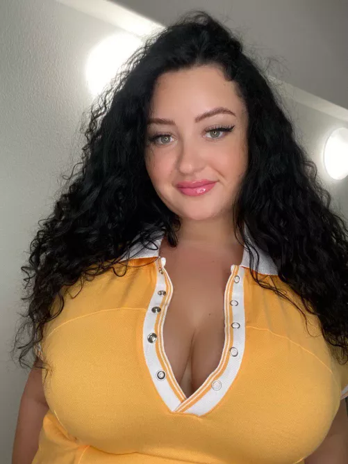 I think green suits me 🍀 by CravenDigger