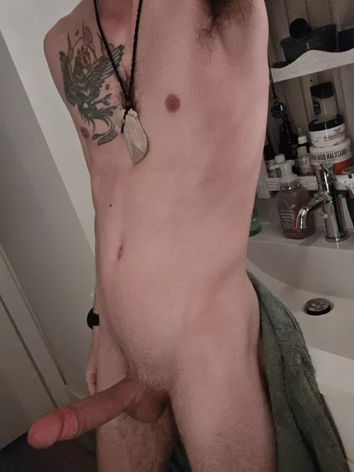 I wonder if anyone here will recognize me. Do you know me?  by Dizzy_Thanks1573