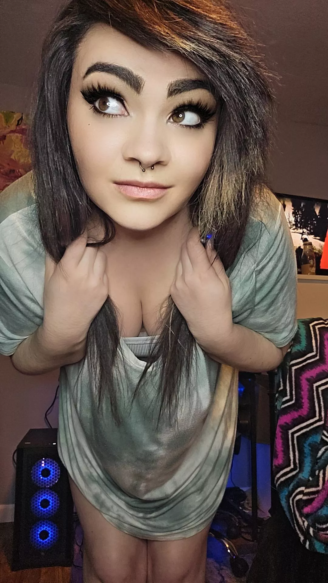 My eyes are up here silly ;) [OC] posted by xDixonCiderx