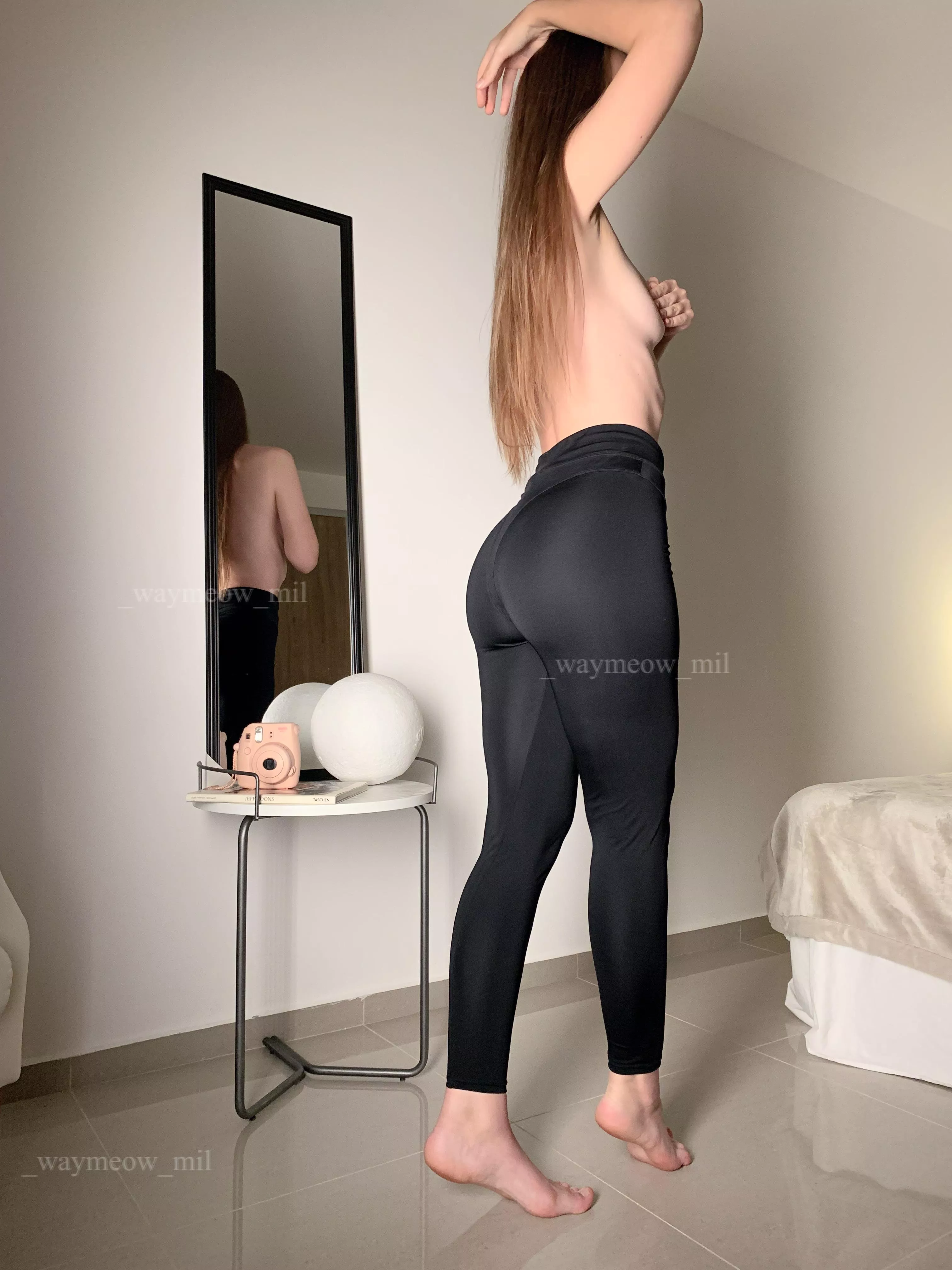 My long legs in leggings, I love wearing them to workout ;3 posted by _waymeow_mil