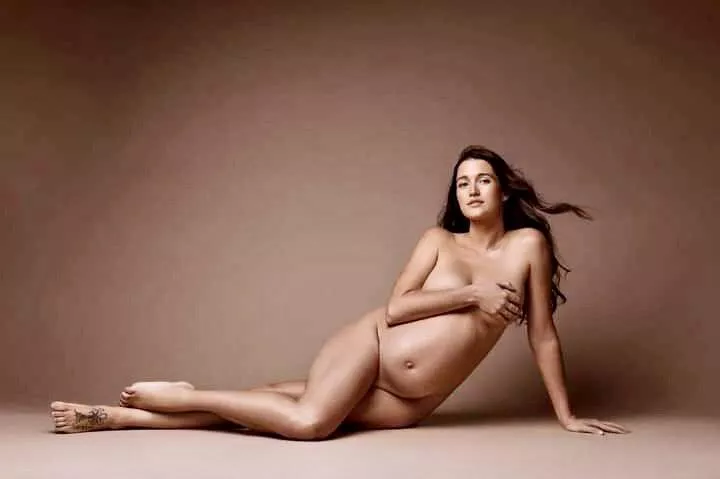 Naked pregnant woman looks perfect 🤩💥 posted by ConsiderationOdd9871