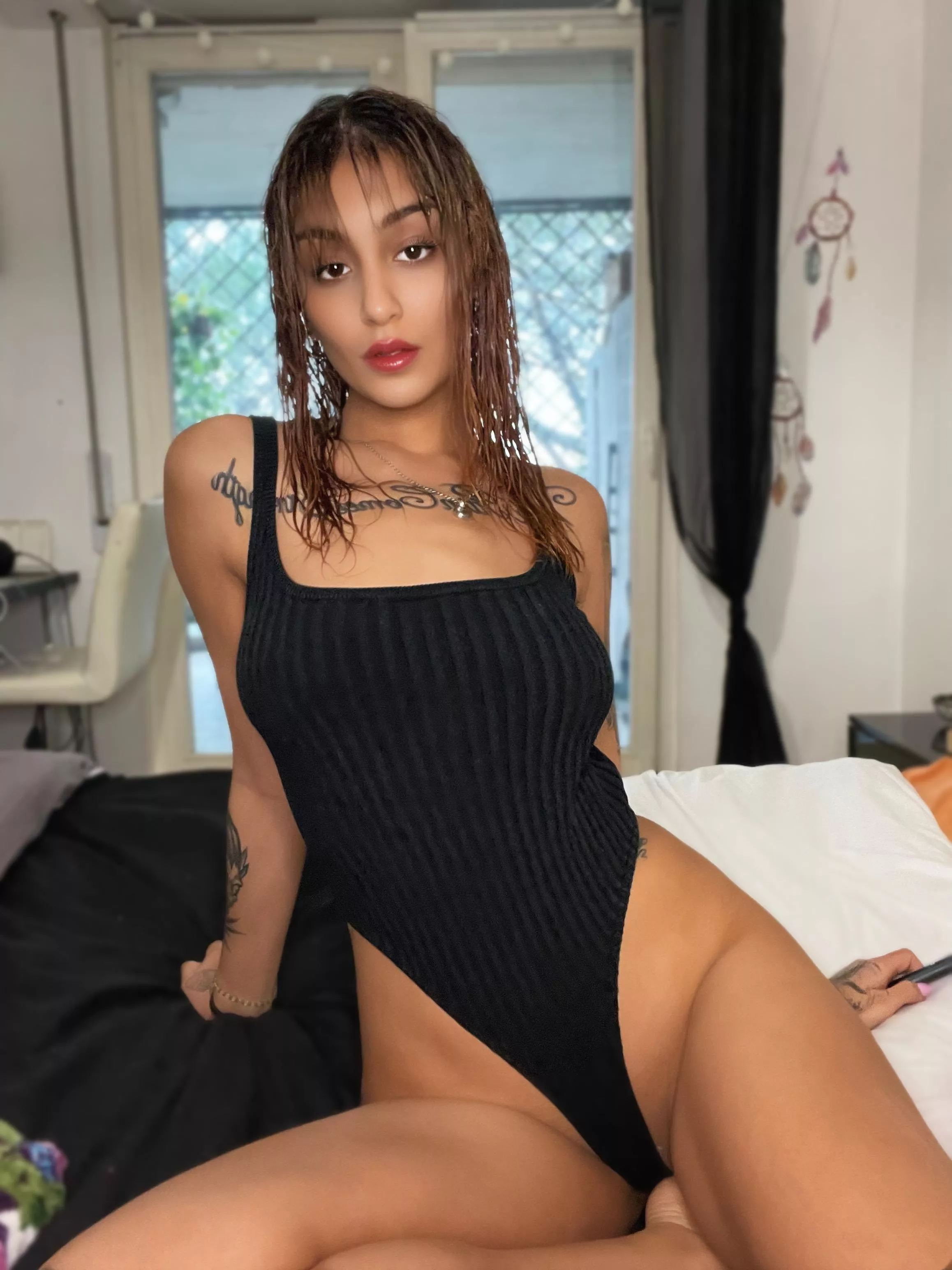 No makeup, ready to sit on it posted by Arviericp