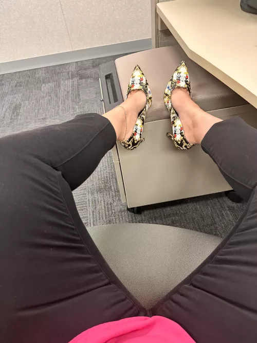 Office day! by Funtimesfor2024