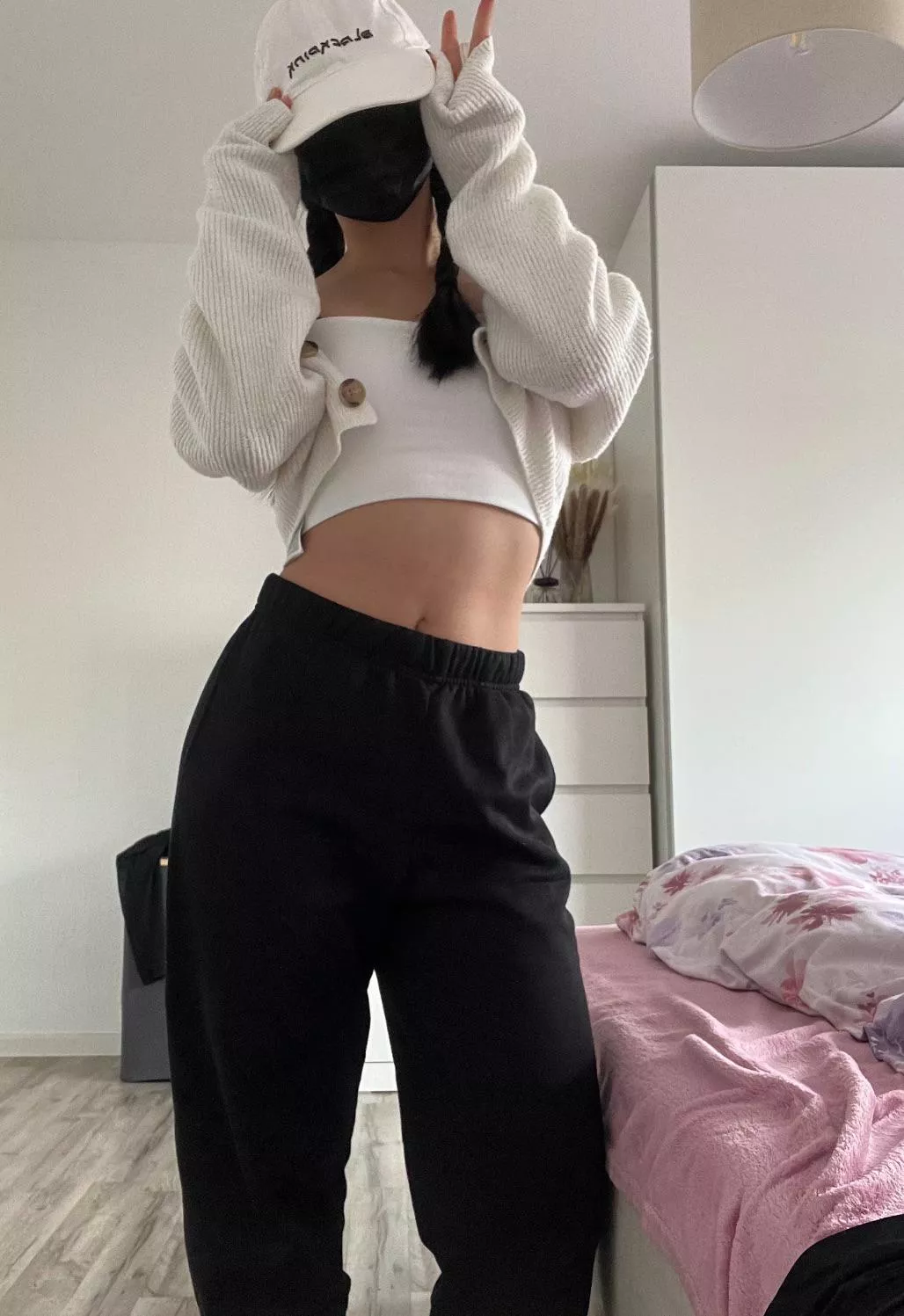 Peace~ and love 😙✌🏻 posted by Sad_Bat6485