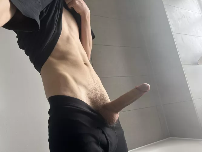 Someone said I had a big dick and it turned me on. Thought I’d post here  by realjb1994