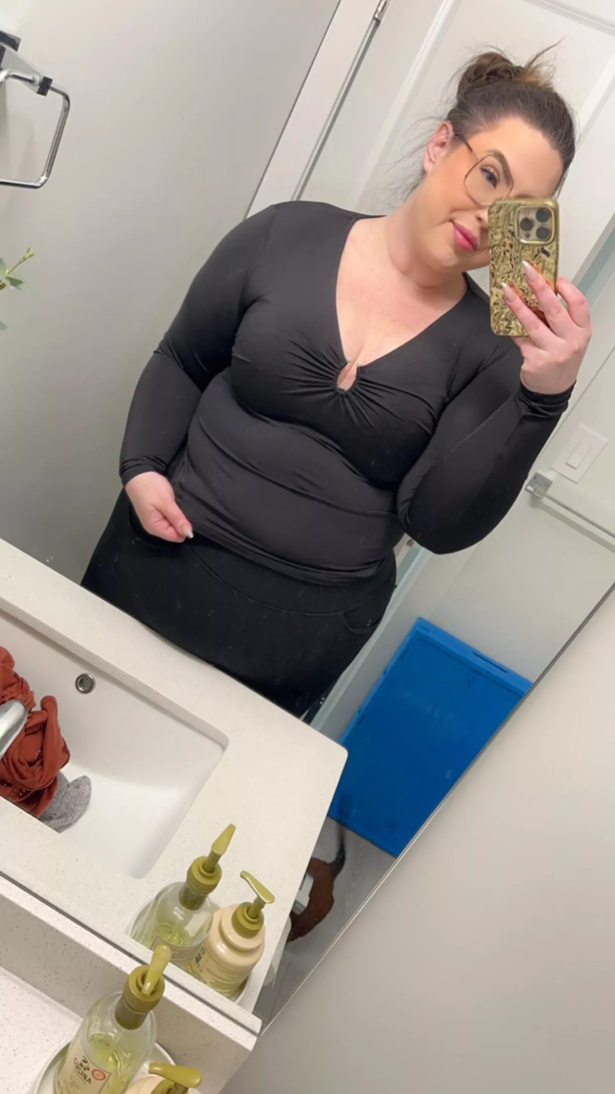 Thick lips, hips, tits posted by Princess_Cloveer